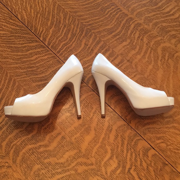 PRICE DROP!! 😁💕 nude patent leather 5 inch heels - Picture 3 of 7